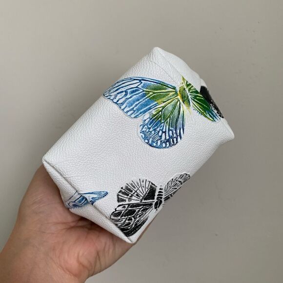 Handmade Genuine Leather Butterfly Embossed Kisslock Clutch with Small Purse Set - Picture 12 of 16